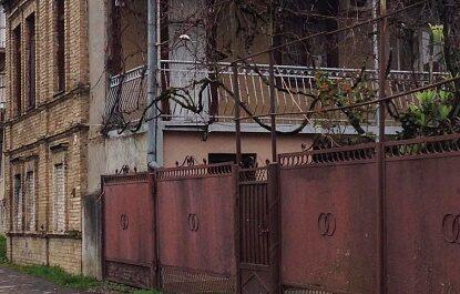 Купля-продажа - Двухэтажный жилой дом в центре Сухума