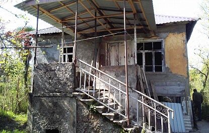 Купля-продажа - Участок с небольшим домом в Сухуме на Маяке